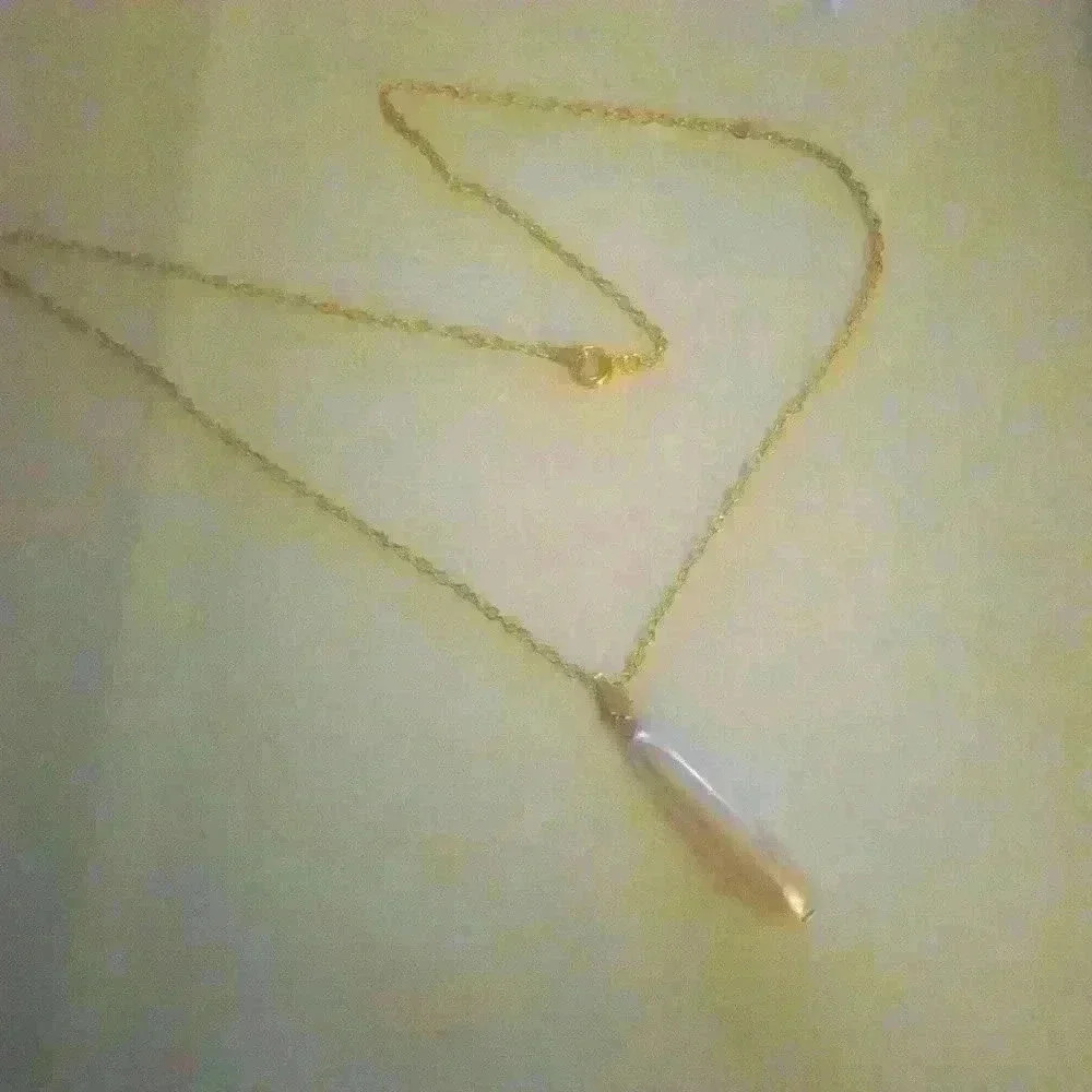 Super light tear drop necklace